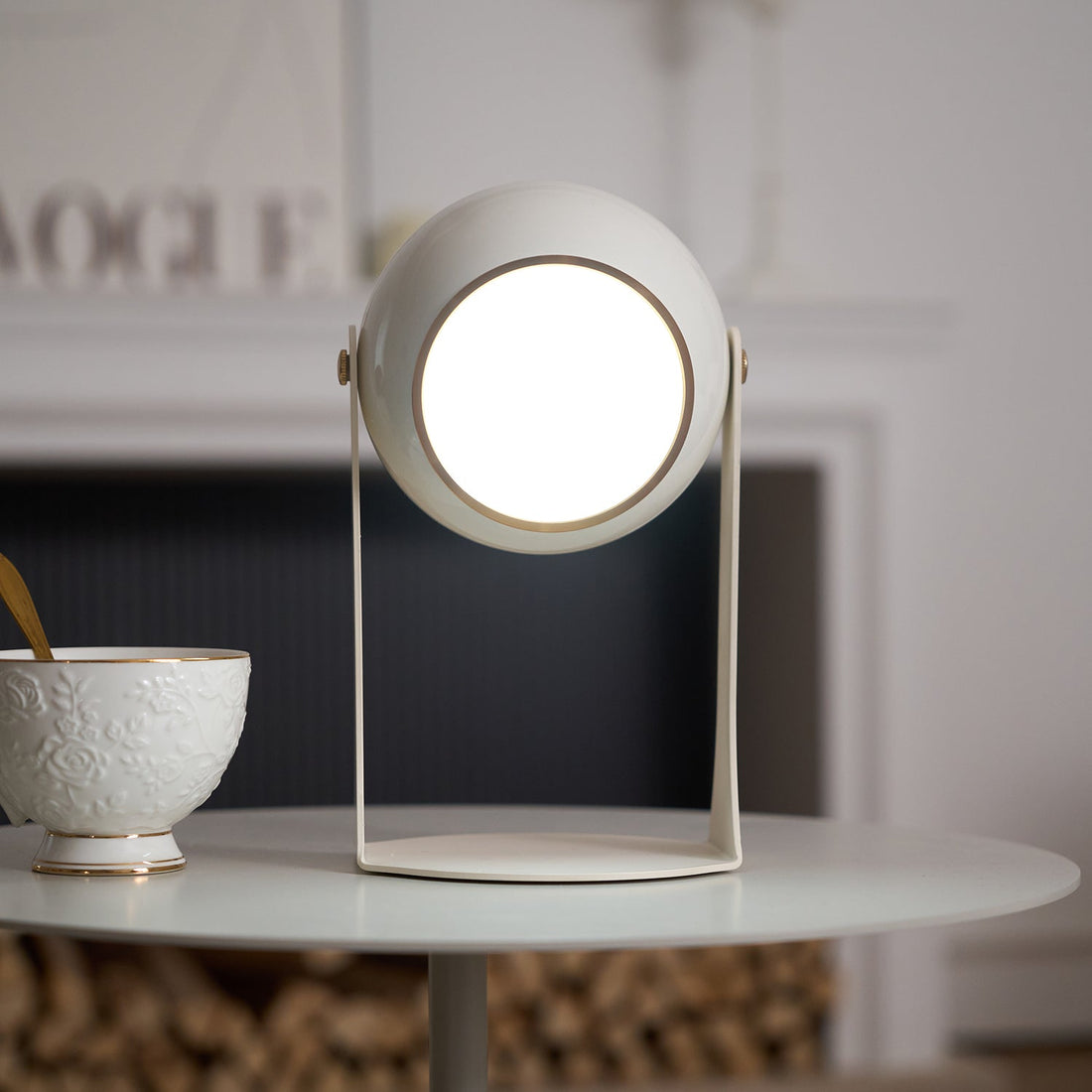Glossy Black-White Table Lamp - Helmet-Inspired