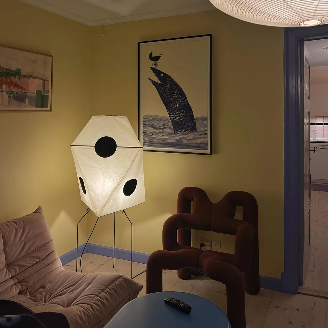 Origami Stehleuchte – Skulpturales Licht für Wohnzimmer &amp; Leseecke