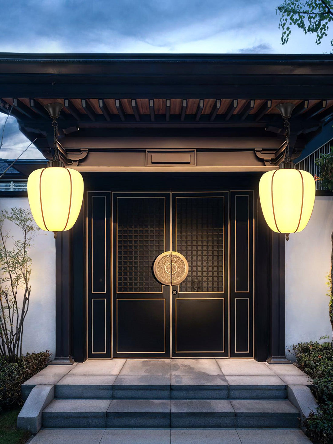 Metal Outdoor Pendant Light - Classic Weatherproof Lamp for Garden