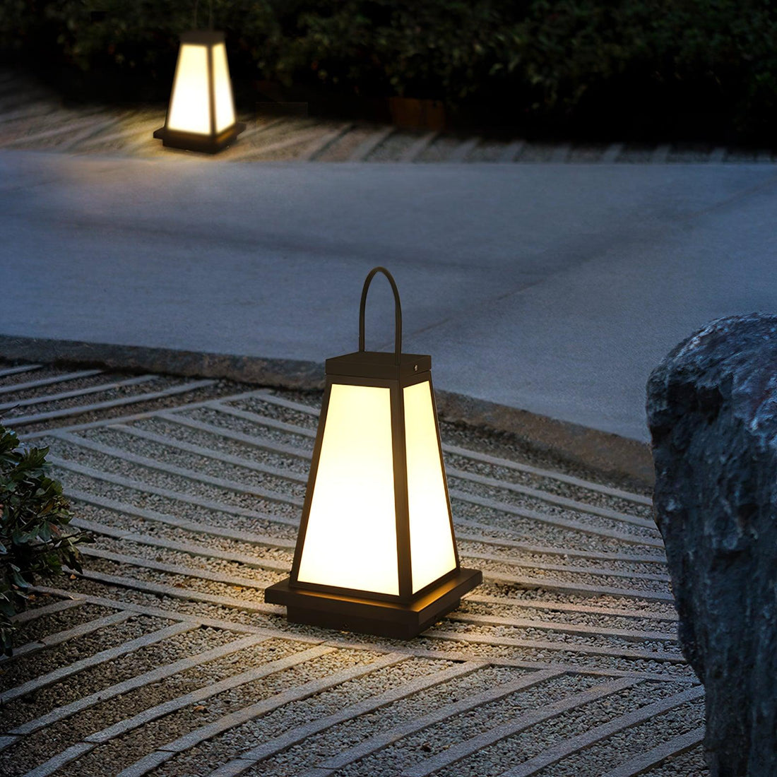 Tragbare Außenlampe – Gartenfertig – Dezente Anmut