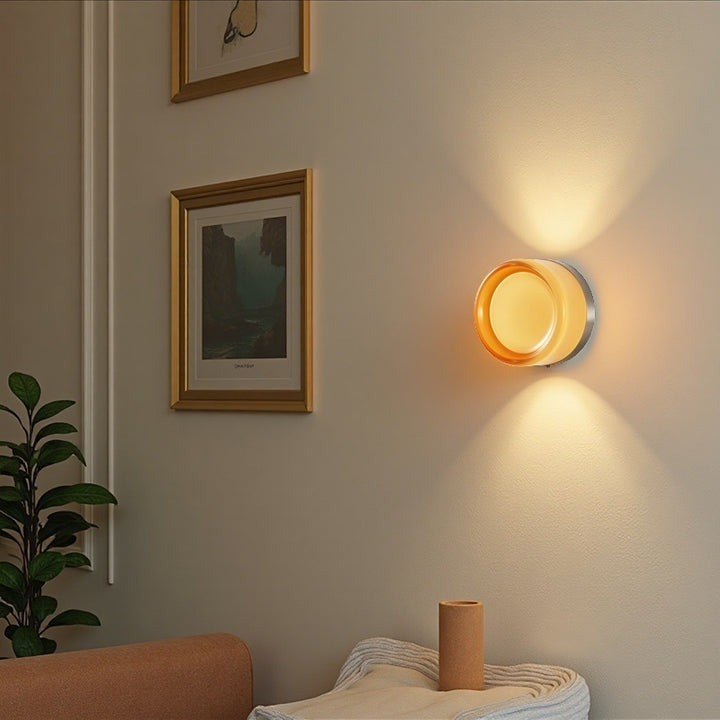 Minimalistische runde Wandlampe aus Acryl mit Grübchen