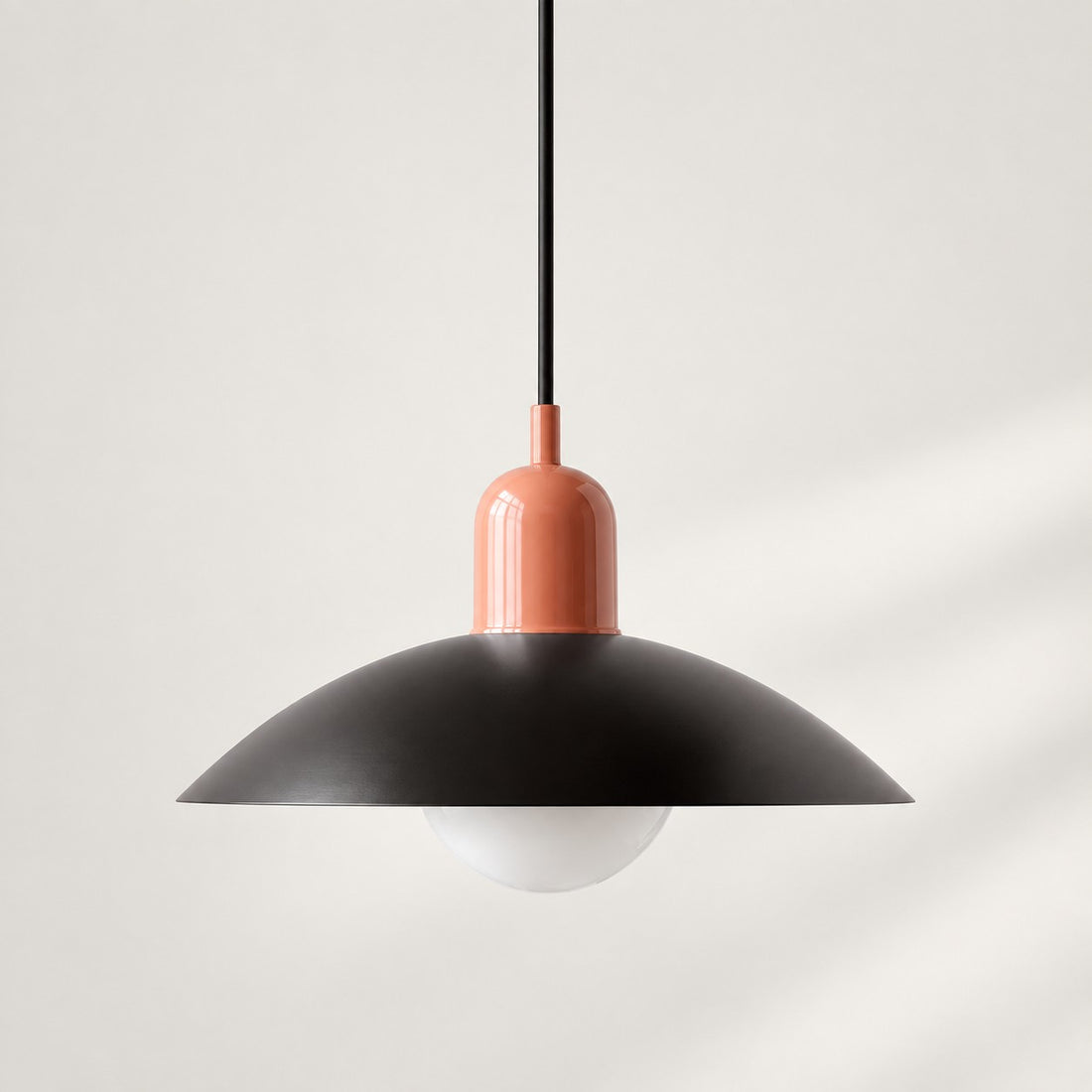Pendelleuchte im Stil der Mid-Century-Bauhaus-Bewegung für das Esszimmer mit Stecker