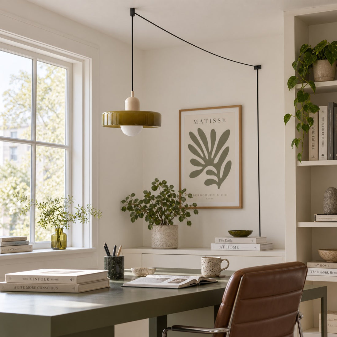 Bunte Bauhaus-Glaspendelleuchte mit Stecker