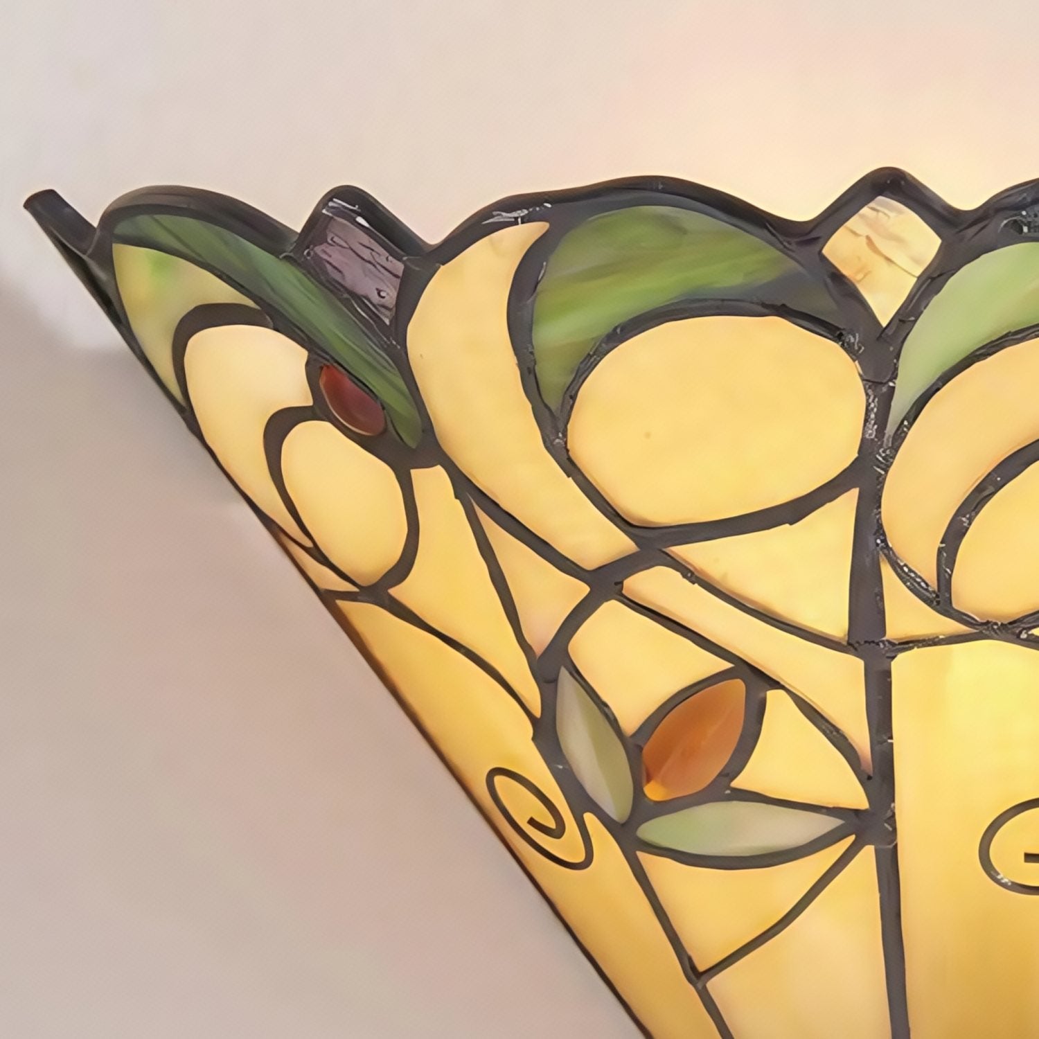 TF Jamelia Art Nouveau Wandleuchte mit abgeschrägtem Glasschirm – Metall-Glas-Leuchte für Flur oder Schlafzimmer