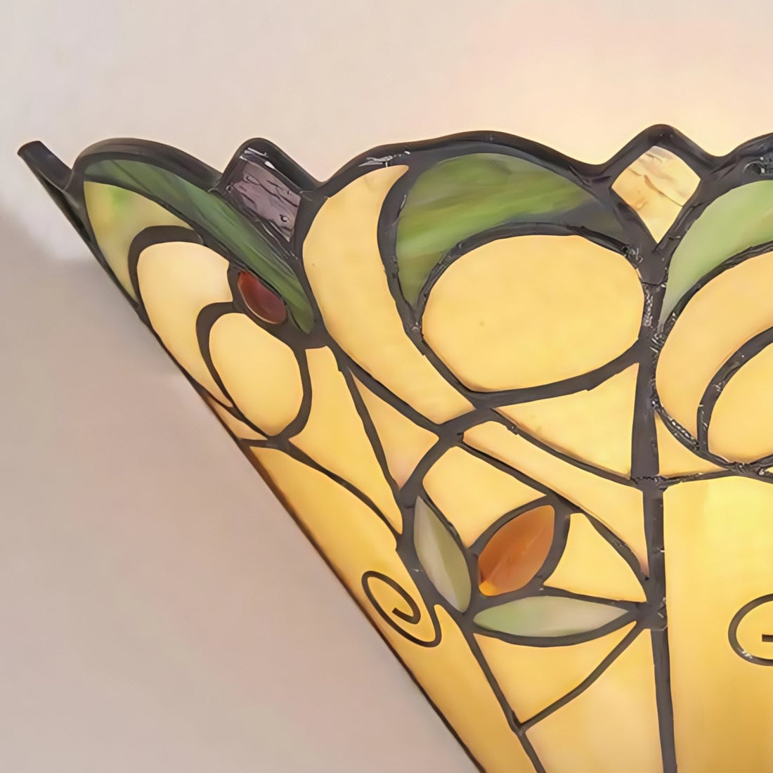 TF Jamelia Art Nouveau Wandleuchte mit abgeschrägtem Glasschirm – Metall-Glas-Leuchte für Flur oder Schlafzimmer