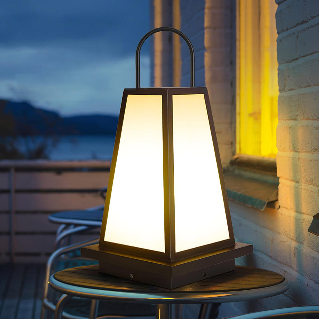Tragbare Außenlampe – Gartenfertig – Dezente Anmut