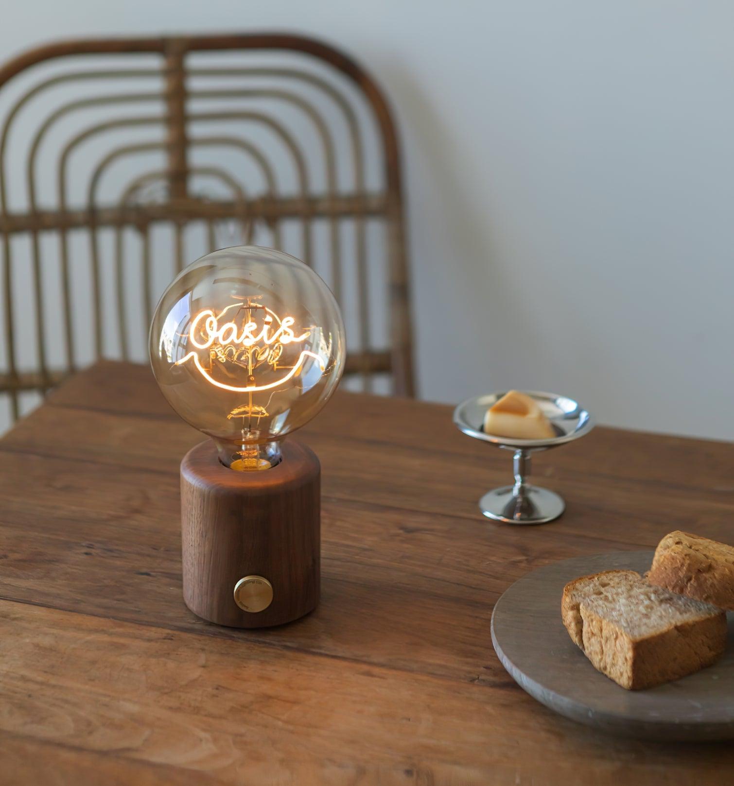 Smiley Tischlampe - LED-Lampe aus Walnuss und Marmor für Schlafzimmer und Büro