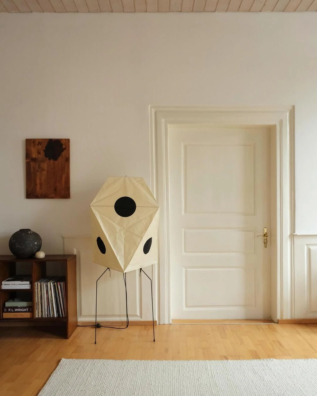 Origami Stehleuchte – Skulpturales Licht für Wohnzimmer &amp; Leseecke
