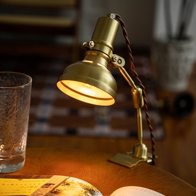 Mittelalterliche industrielle Messing-Tischlampe mit mehrwinkelverstellbarem Clip für Büro