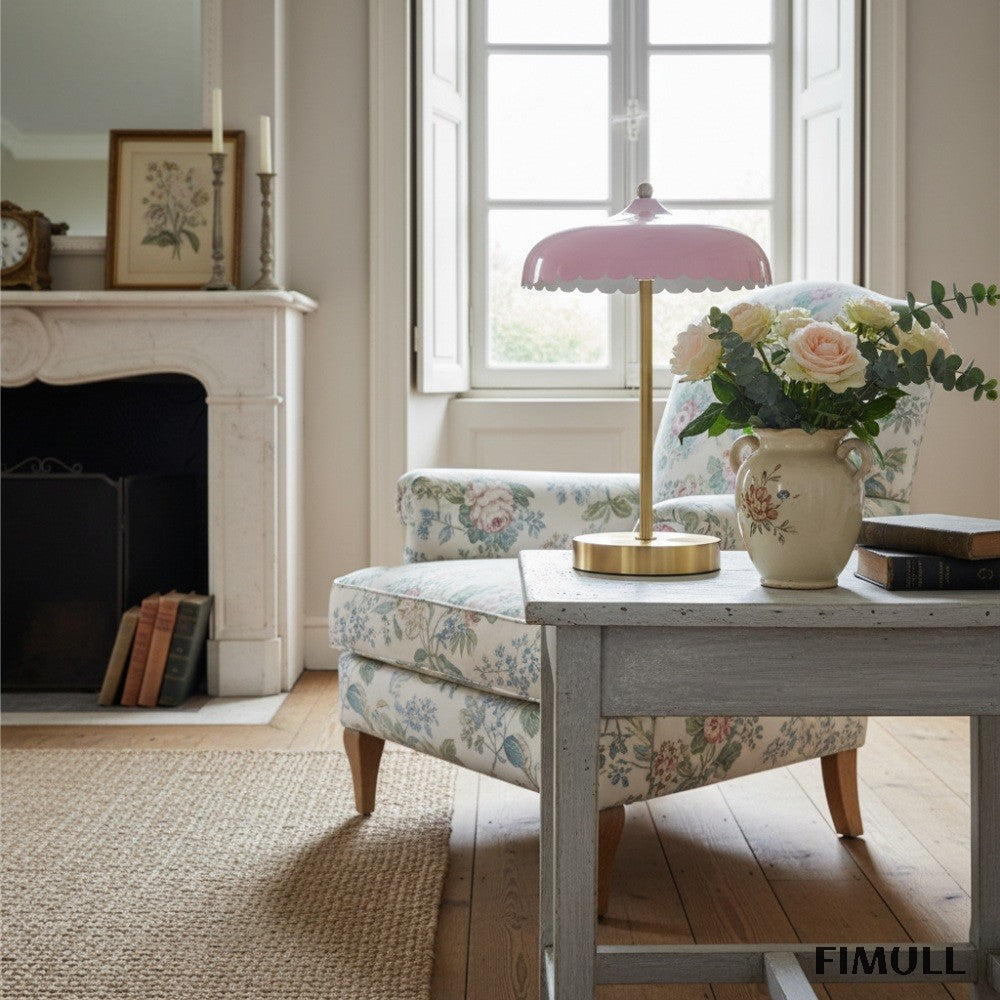 Rayla Tischlampe mit gebogenem Metallsockel – Retro-Muschelleuchte fürs Schlafzimmer