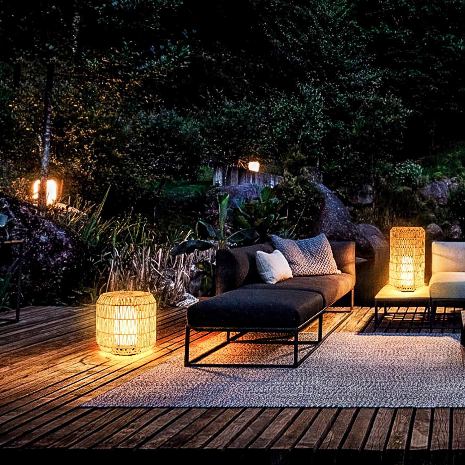 Außenlampe aus geflochtenem Rattan – traditionelles Handwerkslicht für Ecken