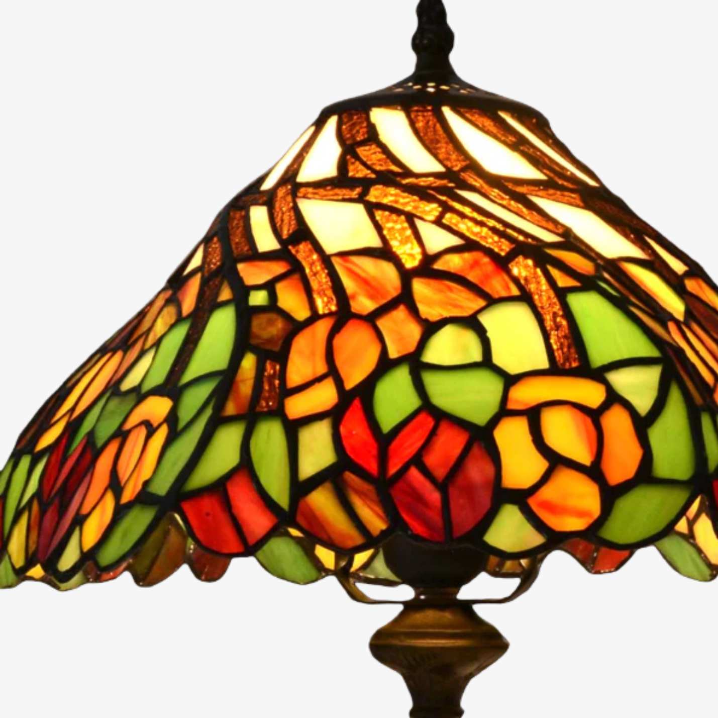 TF Sorenia Elegant Stained Glass Lamp - Handcrafted Tiffany Table Light for Home Interiors
