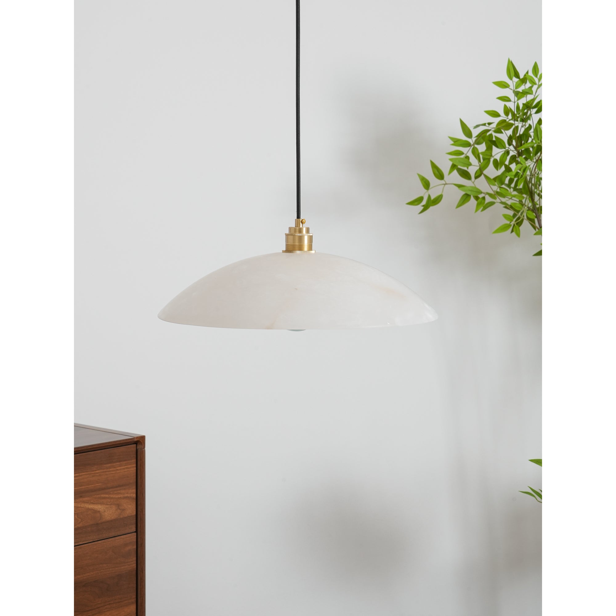 Plug-in-Hängeleuchte mit Naturstein