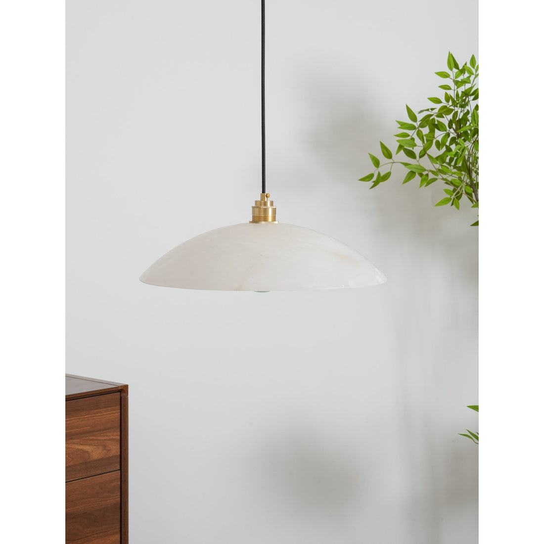 Plug-in-Hängeleuchte mit Naturstein