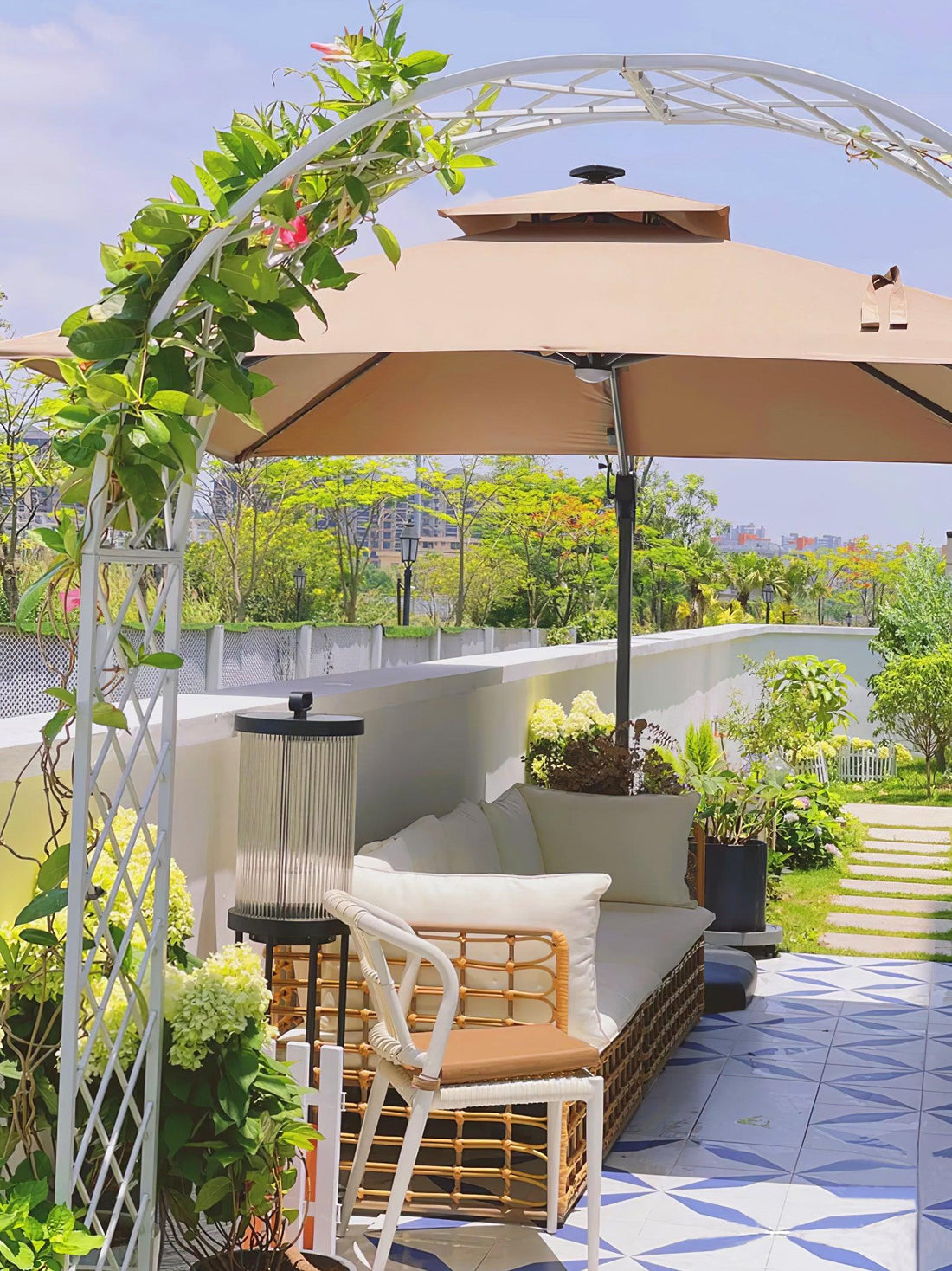 Solar-Gartenlaterne – Dekorative Außenlampe für Terrasse und Weg