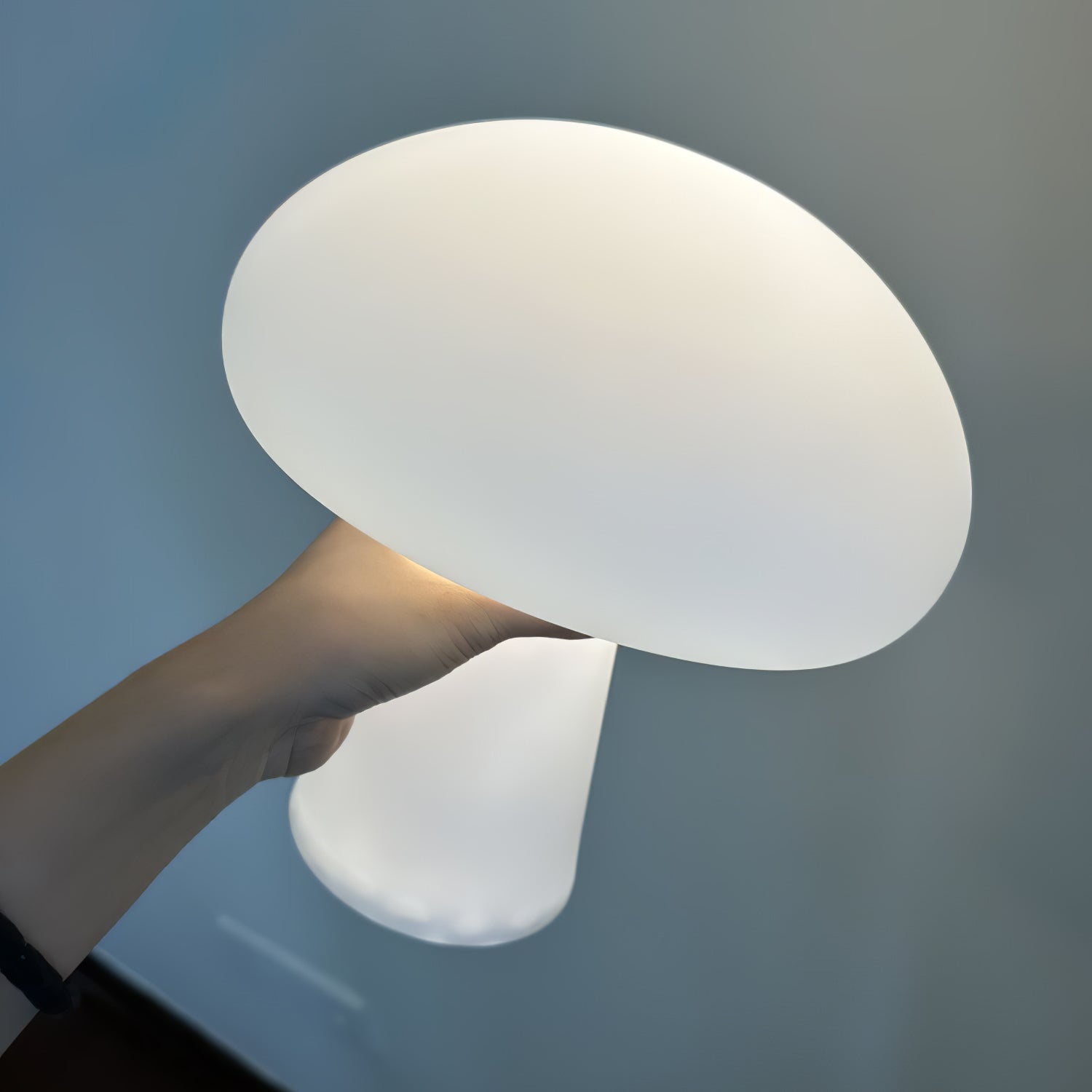 Tragbare Tischleuchte – wiederaufladbare moderne Lampe für Terrasse und Garten