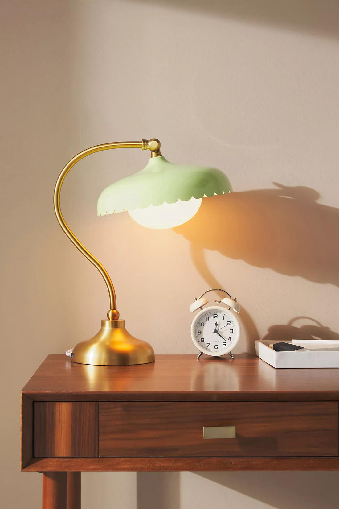 Rayla Curved Metal Base Table Lamp - Retro Scallop Light for Bedroom