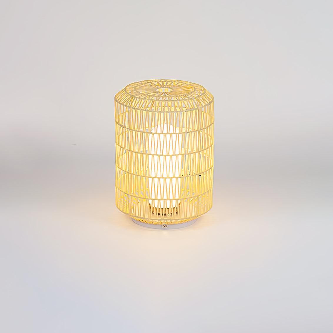 Außenlampe aus geflochtenem Rattan – traditionelles Handwerkslicht für Ecken
