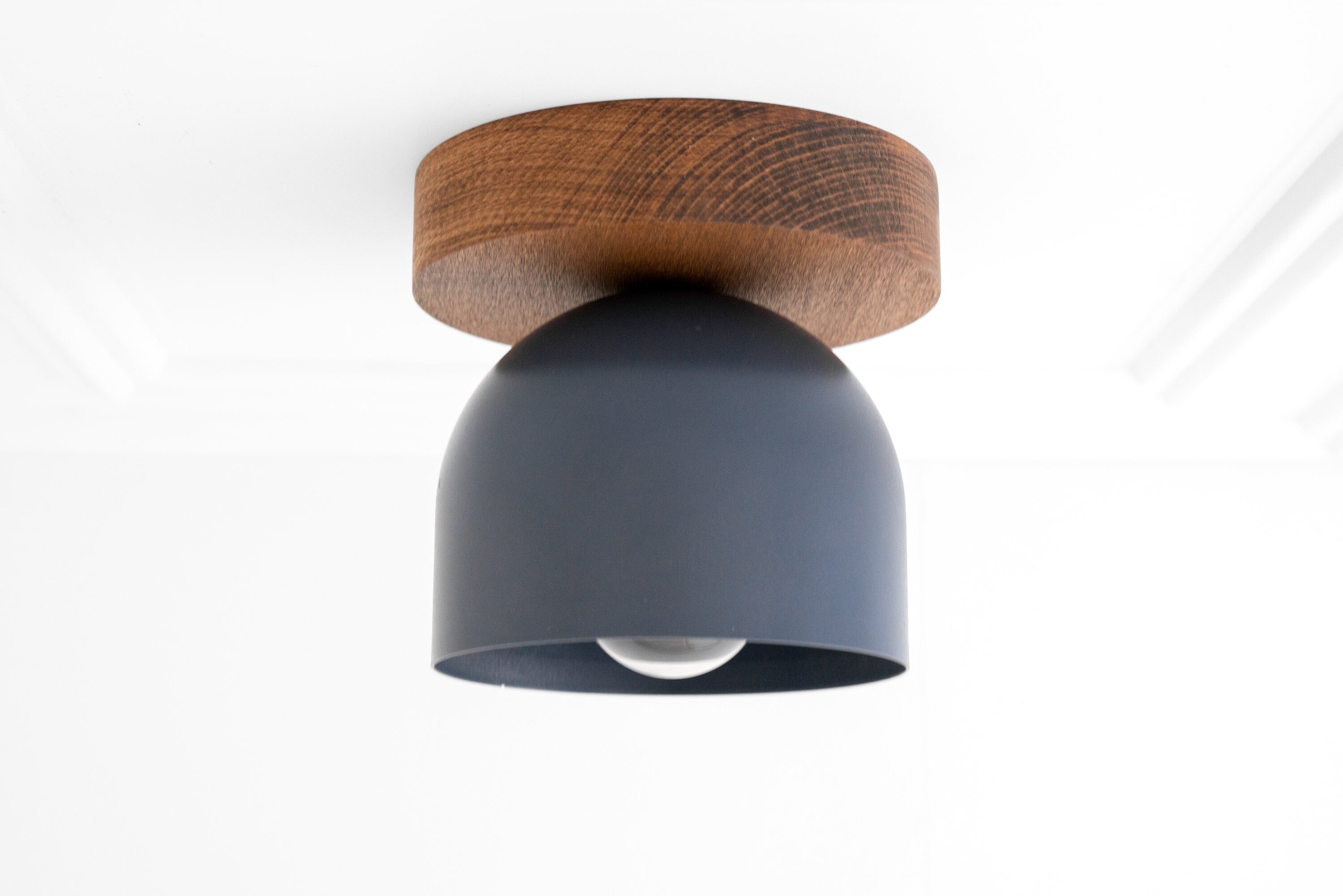 Metio Dome Moderne rustikale Deckenleuchte – Holz- und Metallfusion