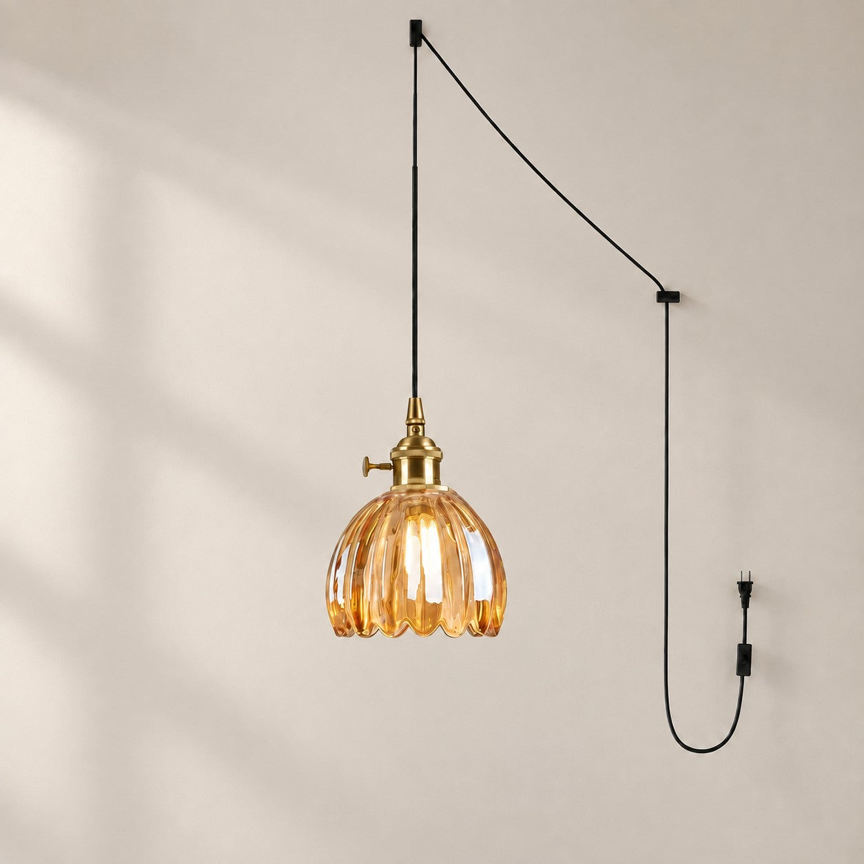 Vintage-Blüten-Pendelleuchte aus Glas mit Stecker