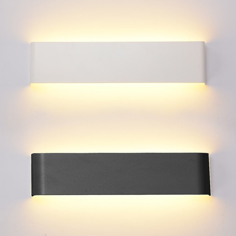 Lineare minimalistische LED-Wandleuchte aus Acryl