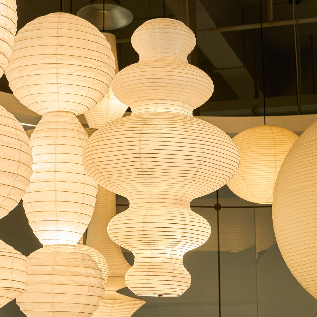 Sculptural Rice Paper Pendant Lamp - Luxurious Lamp for Bedroom