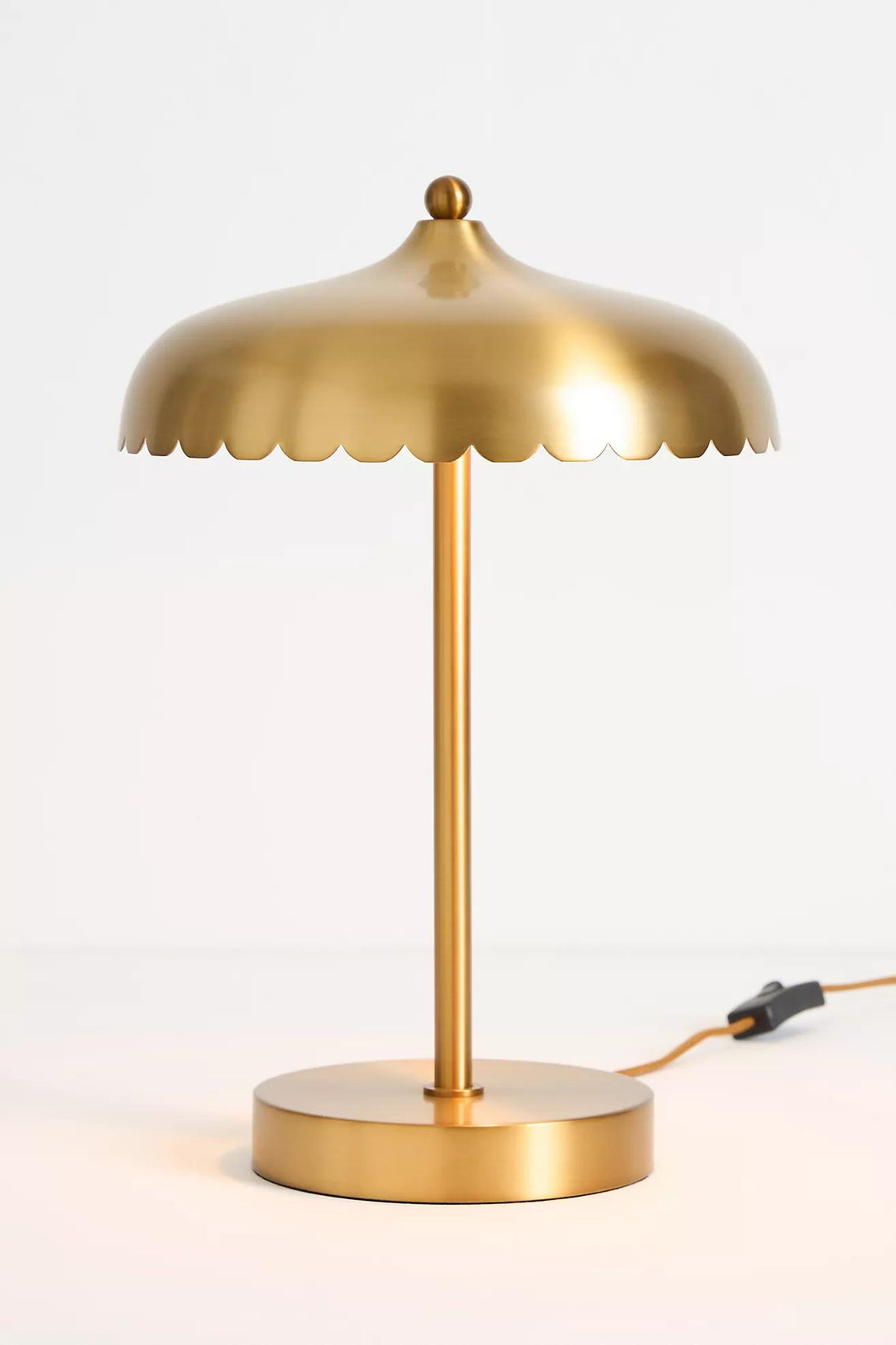 Rayla Curved Metal Base Table Lamp - Retro Scallop Light for Bedroom