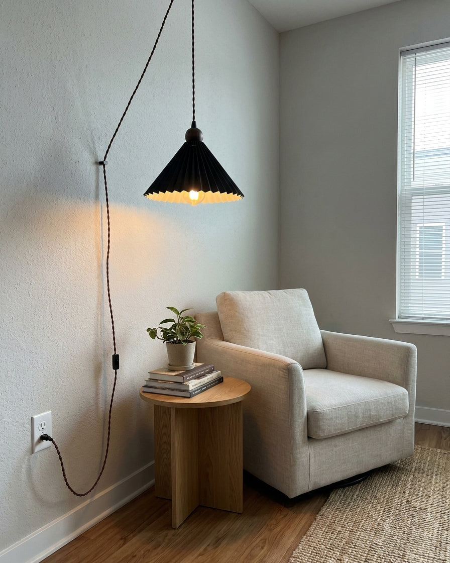 Gefaltete Keramik-Pendelleuchte mit Stecker und Zugkabel