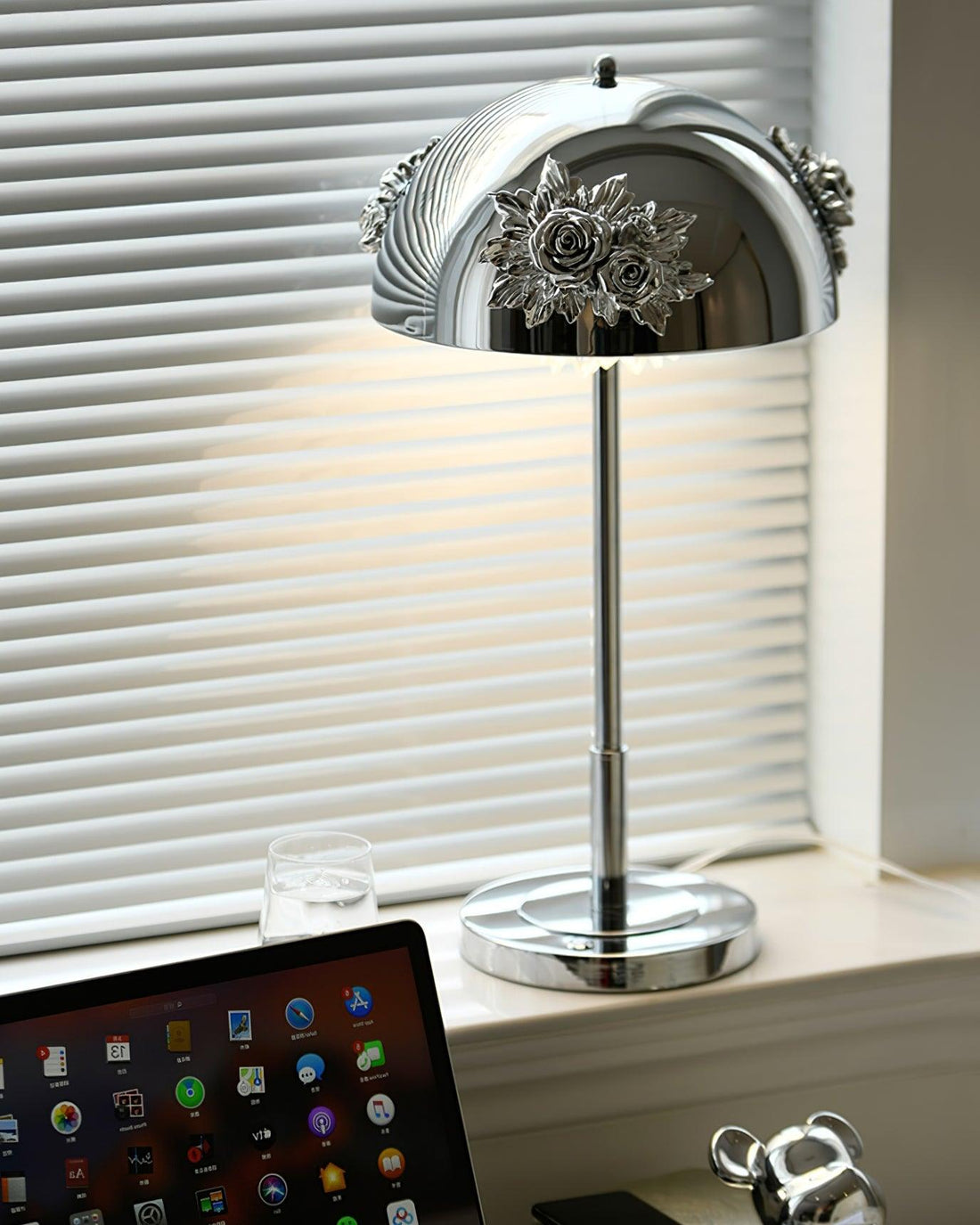 Table Lamp with Built-in Battery - Artistic Floral Light for Room