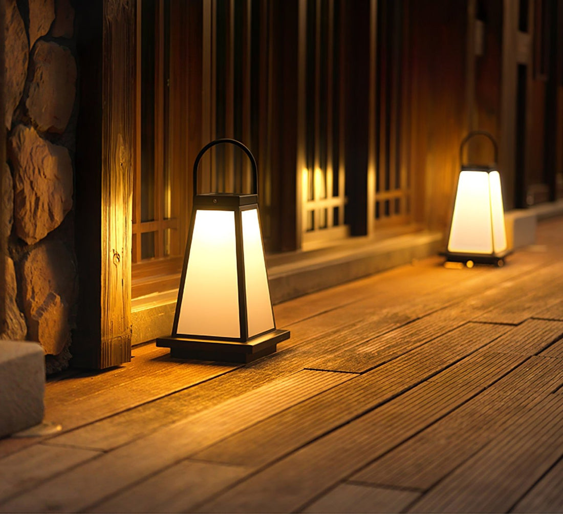 Tragbare Außenlampe – Gartenfertig – Dezente Anmut