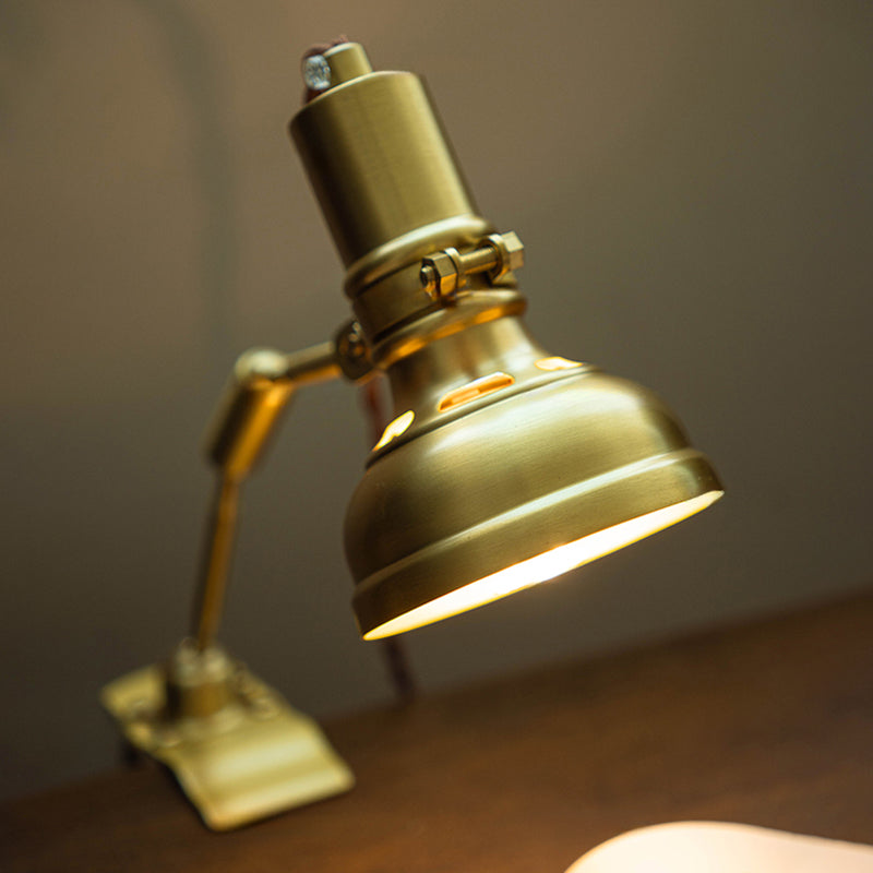Mittelalterliche industrielle Messing-Tischlampe mit mehrwinkelverstellbarem Clip für Büro