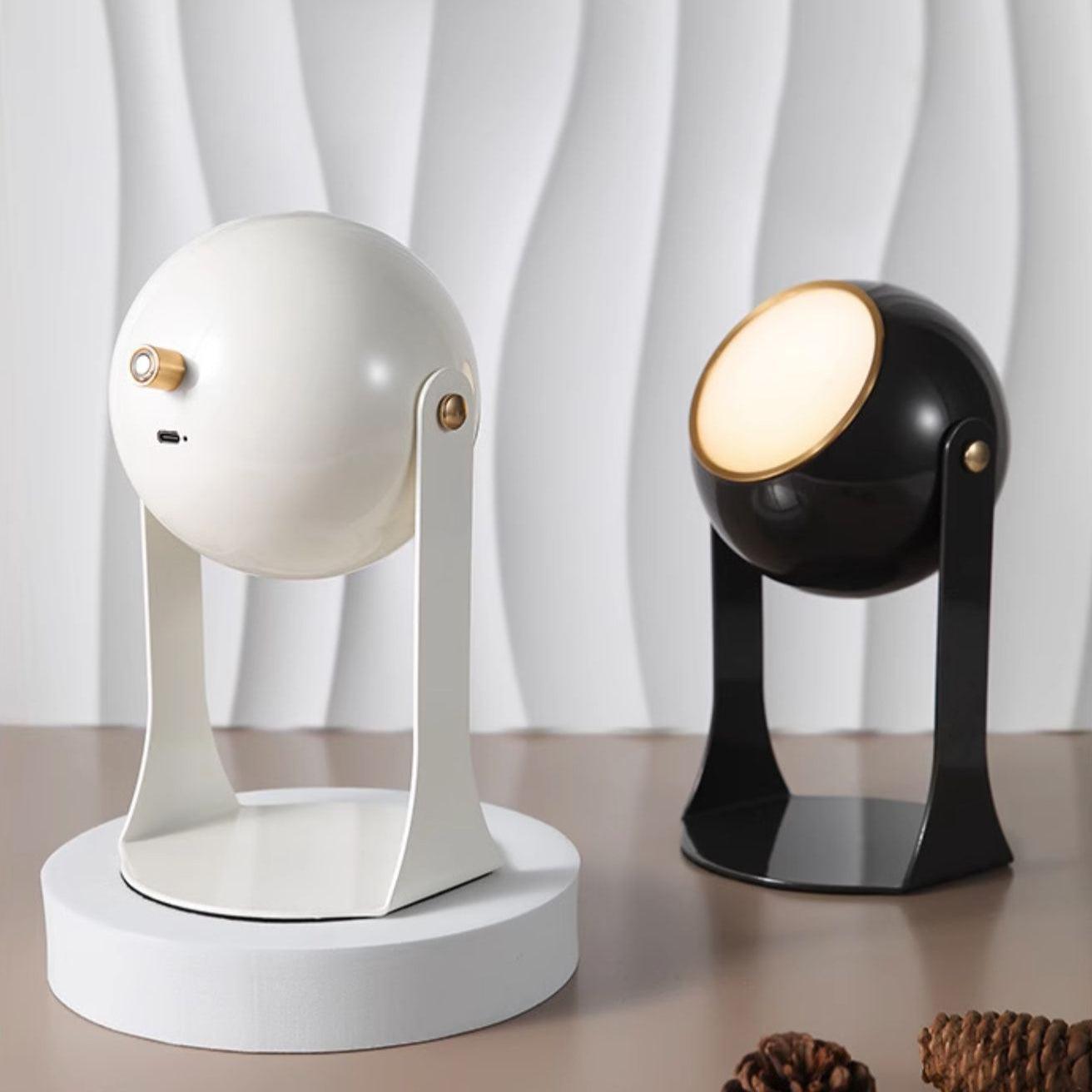 Glänzende schwarz-weiße Tischlampe – Helm-inspiriert