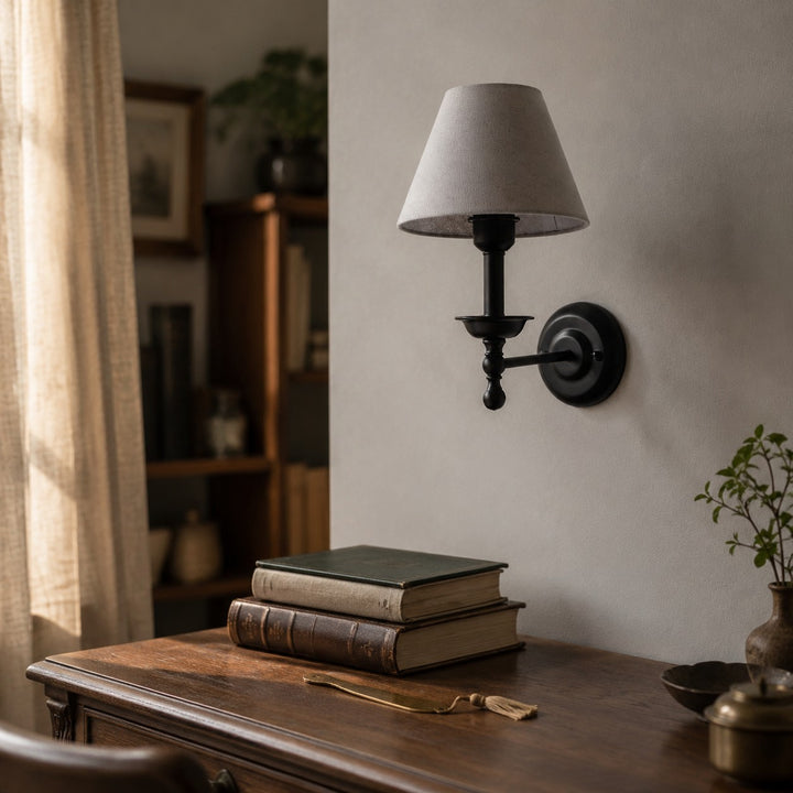 Vintage-Wandleuchte mit Stoffschirm