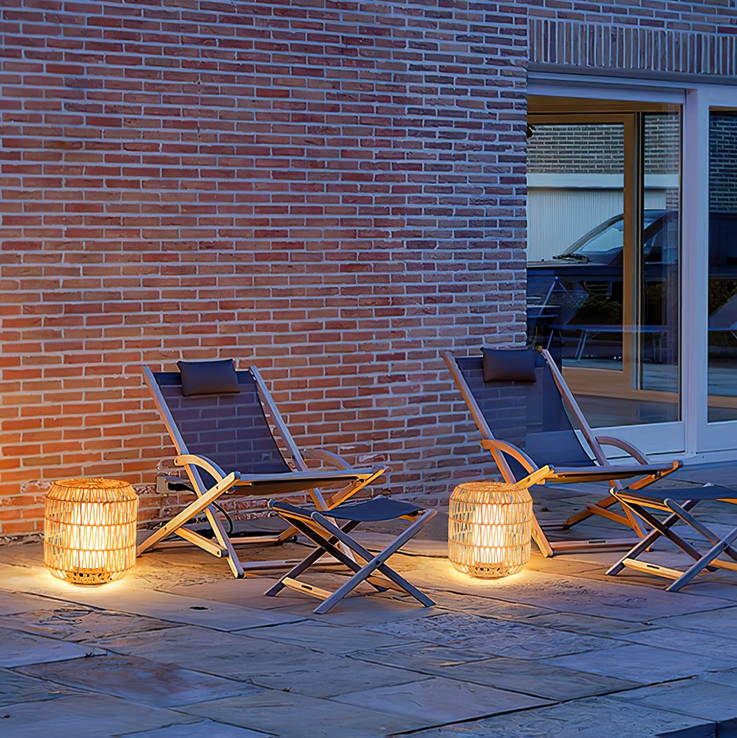 Außenlampe aus geflochtenem Rattan – traditionelles Handwerkslicht für Ecken