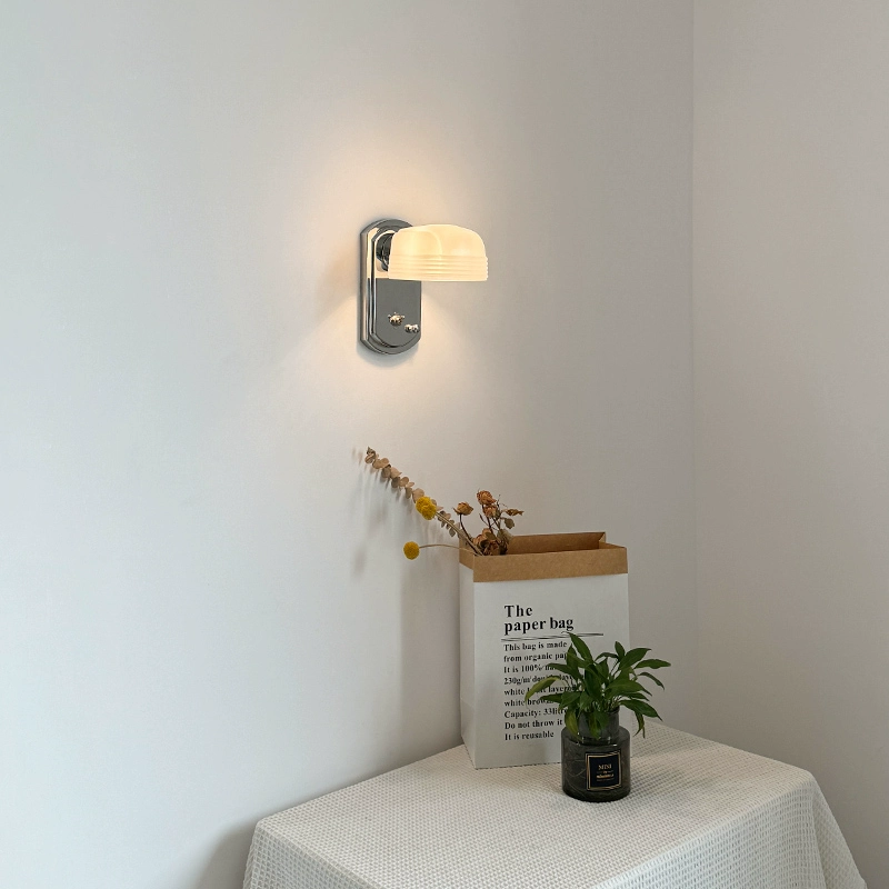 Bauhaus Kreative Industrielle Wandleuchte aus weißem Glas