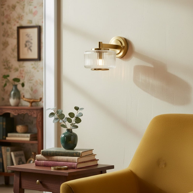 Canovus Wandleuchte mit geripptem Glasschirm – Elegante Messing-Wandleuchte für die Wohnzimmerbeleuchtung