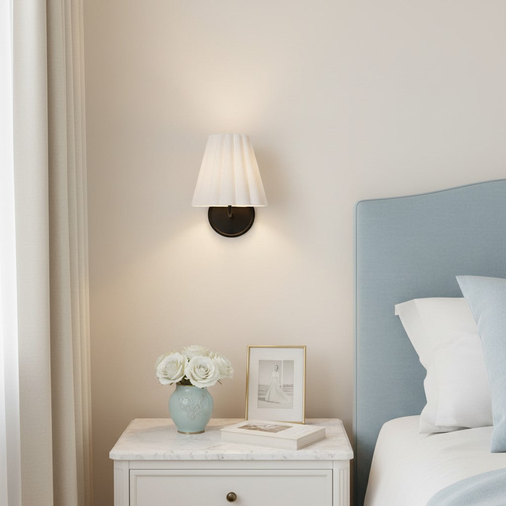 Ruffmeto Fabric Wall Sconce – Featuring Pleated Detailing on a Sculptural Metal Frame for Study or Hallway