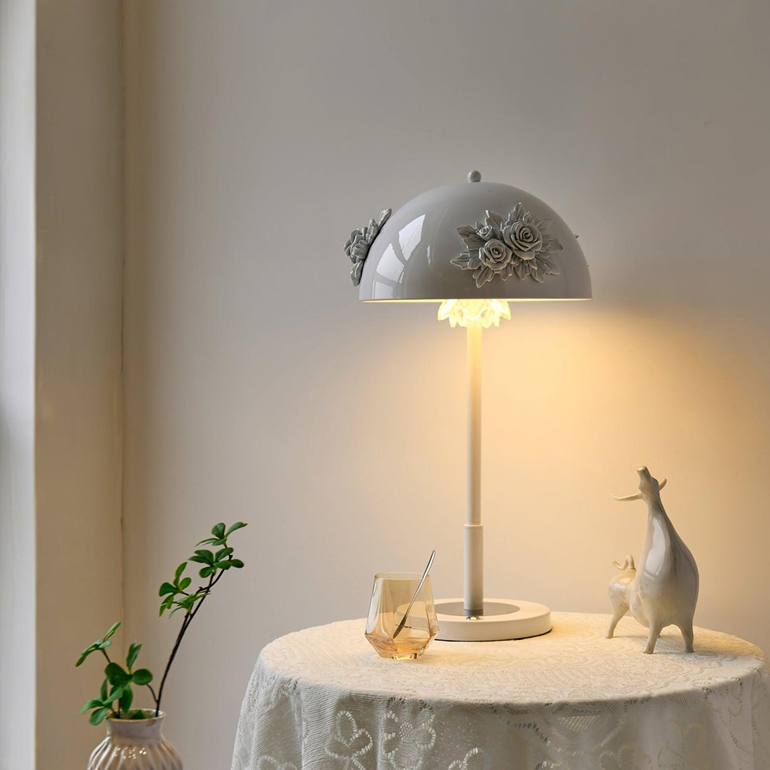 Table Lamp with Built-in Battery - Artistic Floral Light for Room