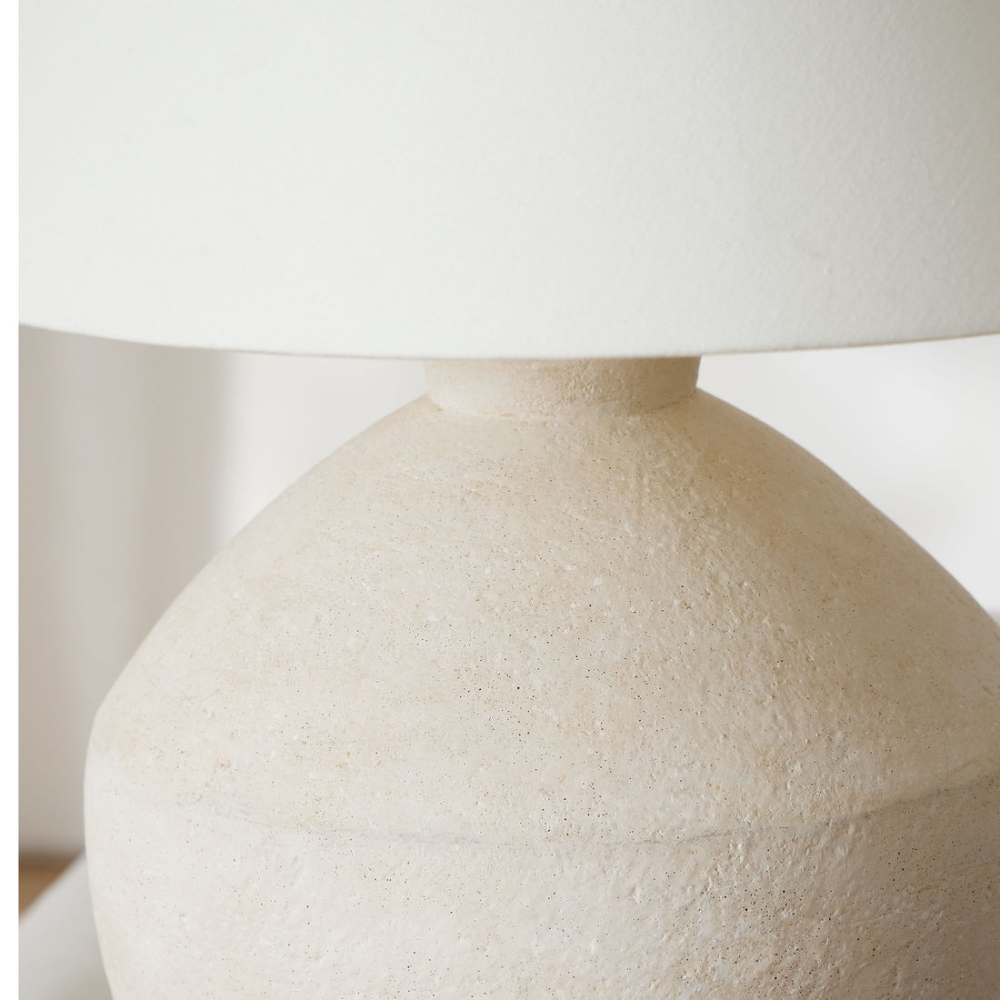 Ceruna Modern Ceramic Table Lamp – Sculptural Body Clean Finish for Entryway and Lounge