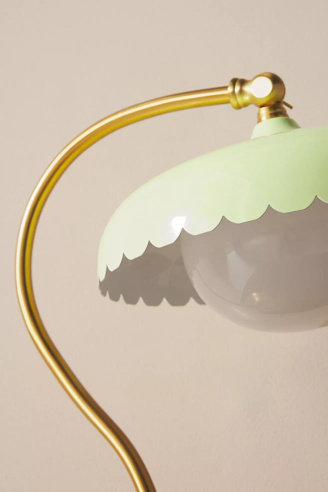 Rayla Curved Metal Base Table Lamp - Retro Scallop Light for Bedroom
