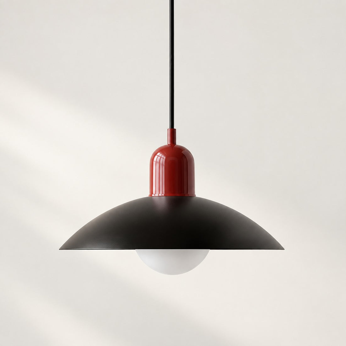 Pendelleuchte im Stil der Mid-Century-Bauhaus-Bewegung für das Esszimmer mit Stecker