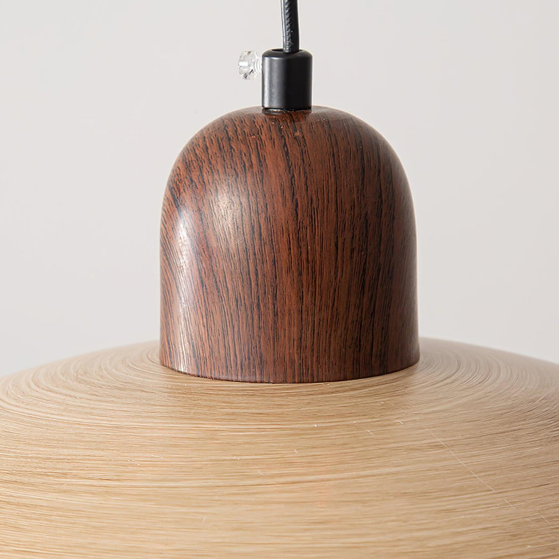 Stecker-Pendelleuchte aus Metall und Glas in Holzoptik