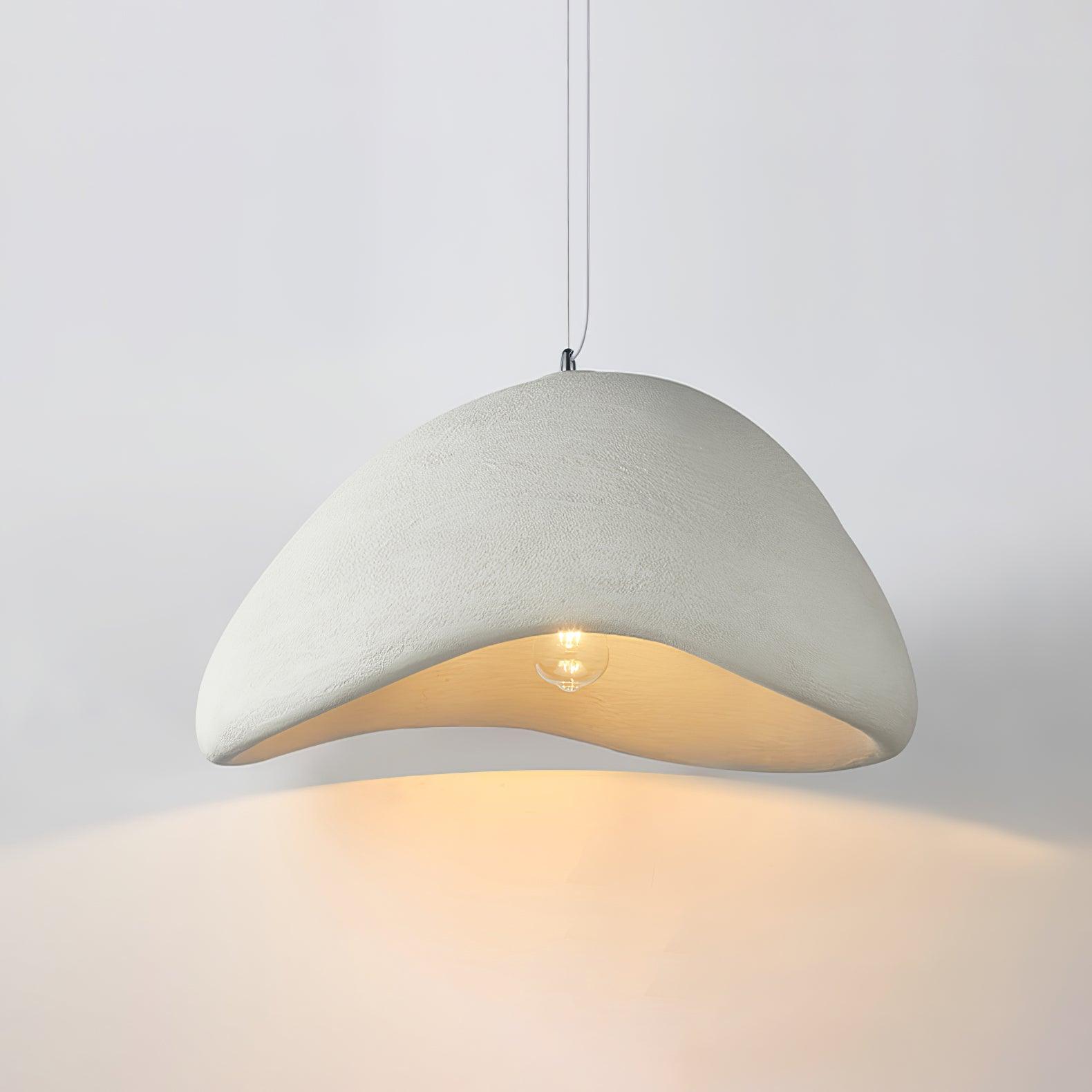 Gebogene Pendelleuchte aus Polystyrol mit Stecker