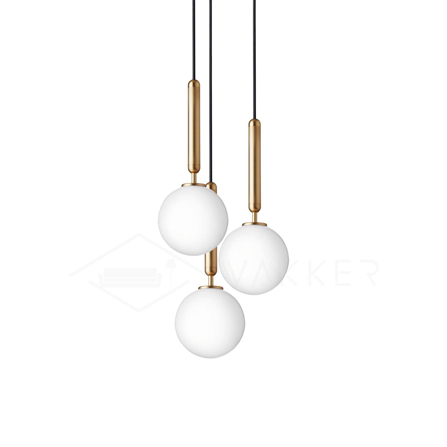 Abgerundete Stecker-Pendelleuchte aus Messing und Glas