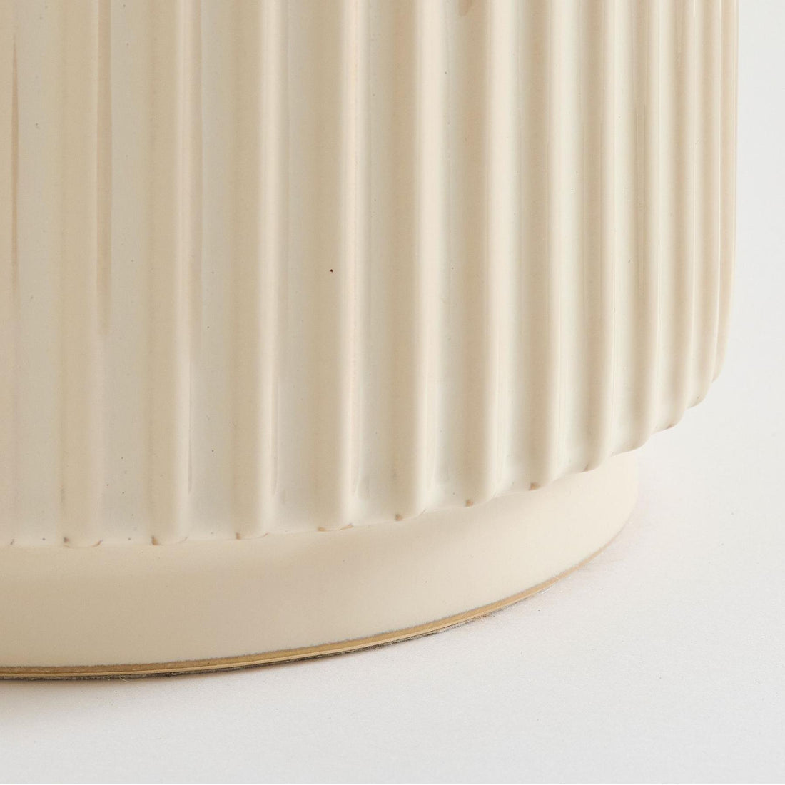 Ceruna Minimalist Ceramic Table Lamp - Ceramic base with a linen lampshade