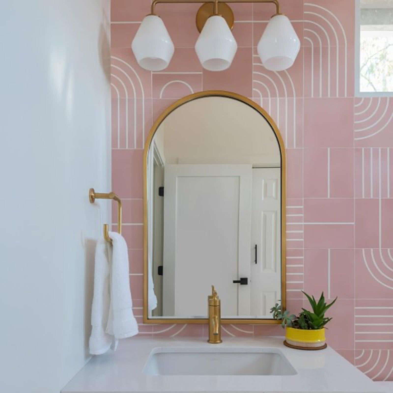 Merin Multi Head Frisiertisch-Wandleuchte - Skulpturale Lampe aus Metall und Glas