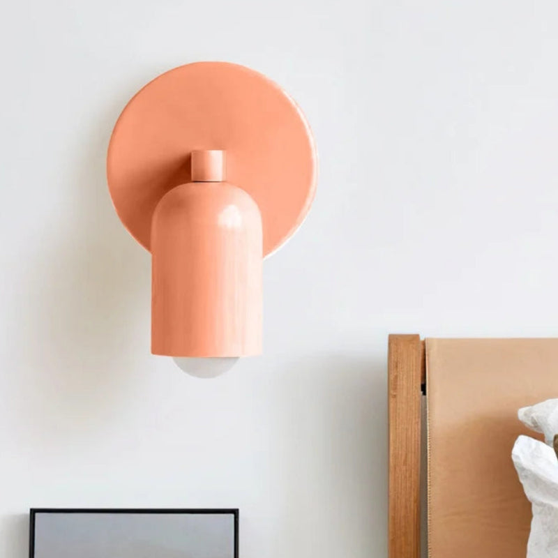 Minimalistische verstellbare cremefarbene Fass-Wandlampe