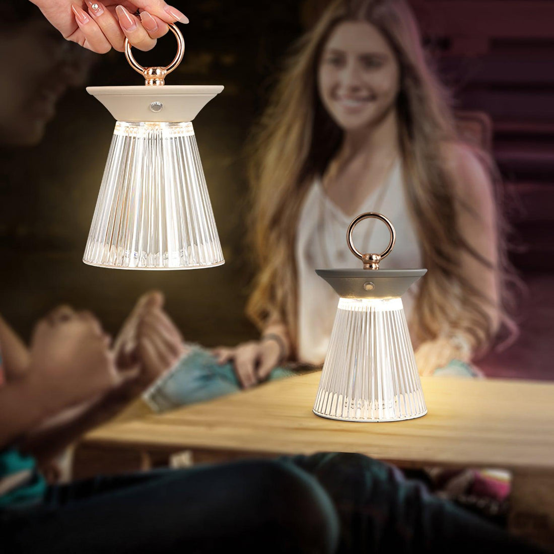 Gerippte Acryl-Tischlampe – USB-integriertes Batterielicht für Schlafzimmer
