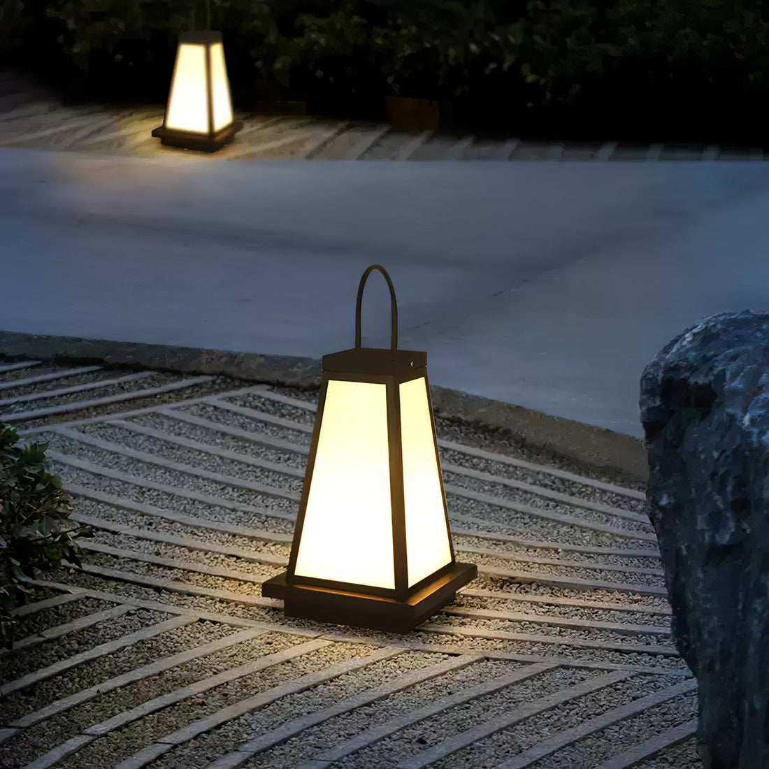 Tragbare Außenlampe – Gartenfertig – Dezente Anmut