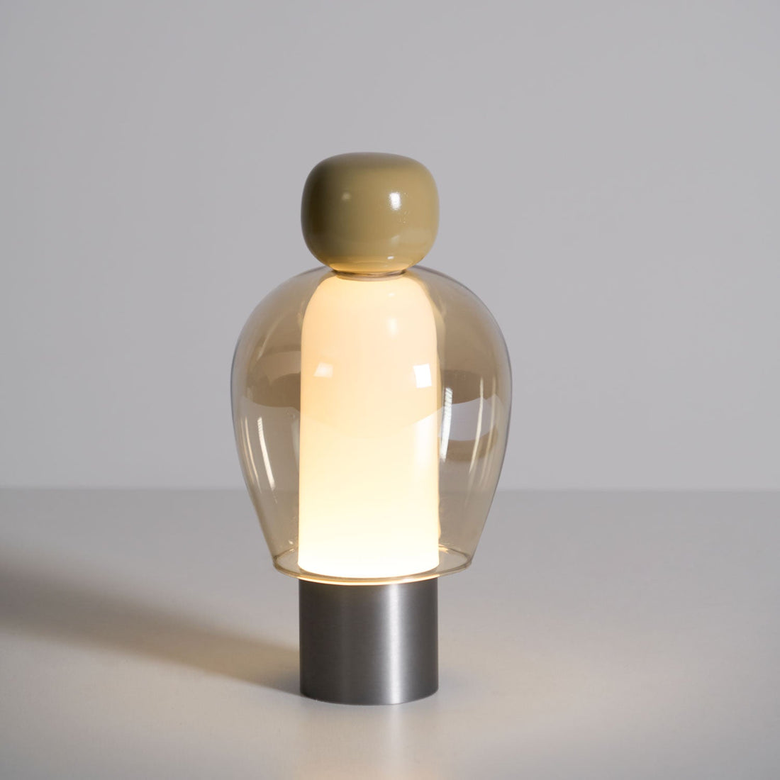 Tischlampe – Tragbare wiederaufladbare Lampe für den Einsatz im Wohnzimmer und Schlafzimmer